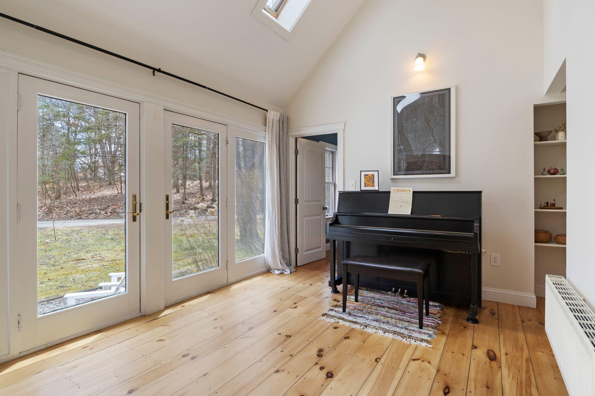 18 Glenview Road Freeport, ME 04032 - Photo 25 of 52 Sun Room