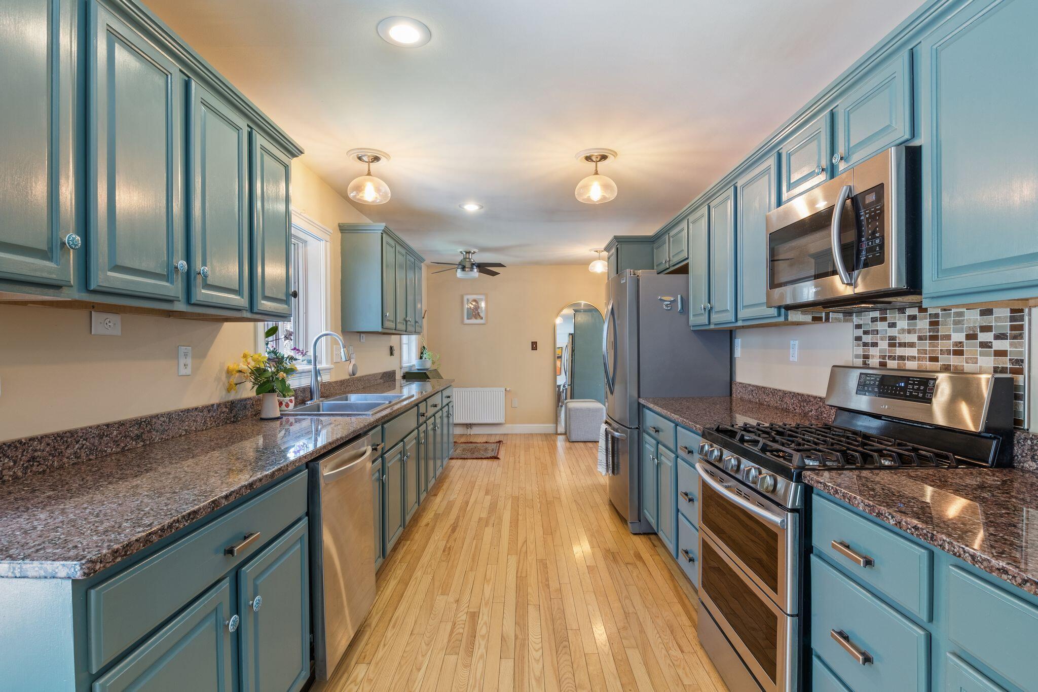 18 Glenview Road Freeport, ME 04032 - Photo 3 of 52 Generous Kitchen