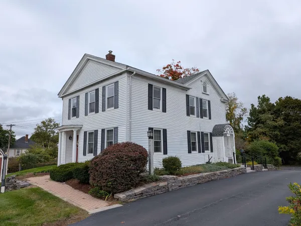 $1,975 | 123 Elm Street, Unit B, Milford, NH 03055