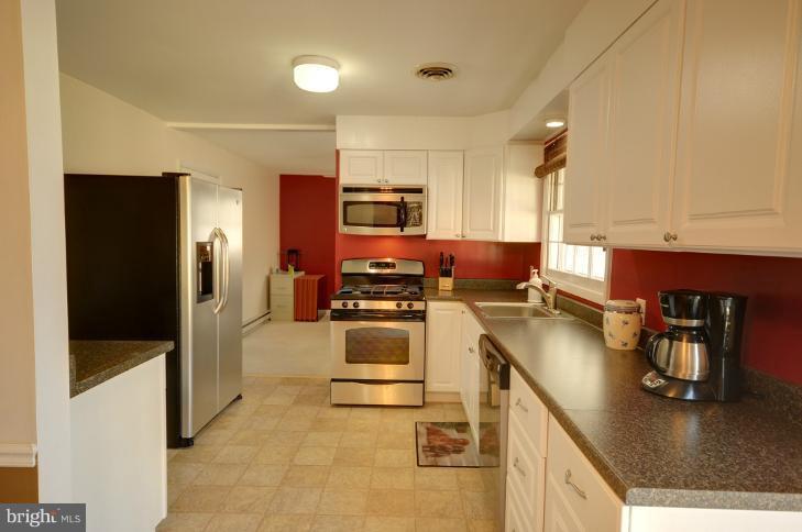 127 Brent Road Arnold, MD 21012 - Photo 17 of 22 Kitchen