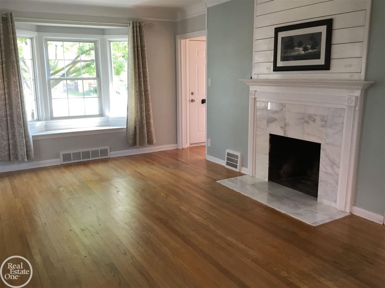 1545 Roslyn Road Grosse Pointe, MI 48236 - Photo 37 of 51 31357981-37.JPG