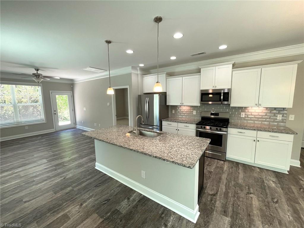 830 Riley Lane Greensboro, NC 27455 - Photo 4 of 24