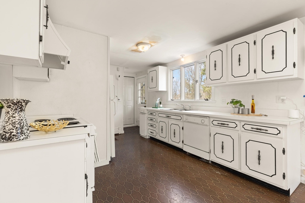 42 Glendale Road Sharon, MA 02067 - Photo 16 of 42