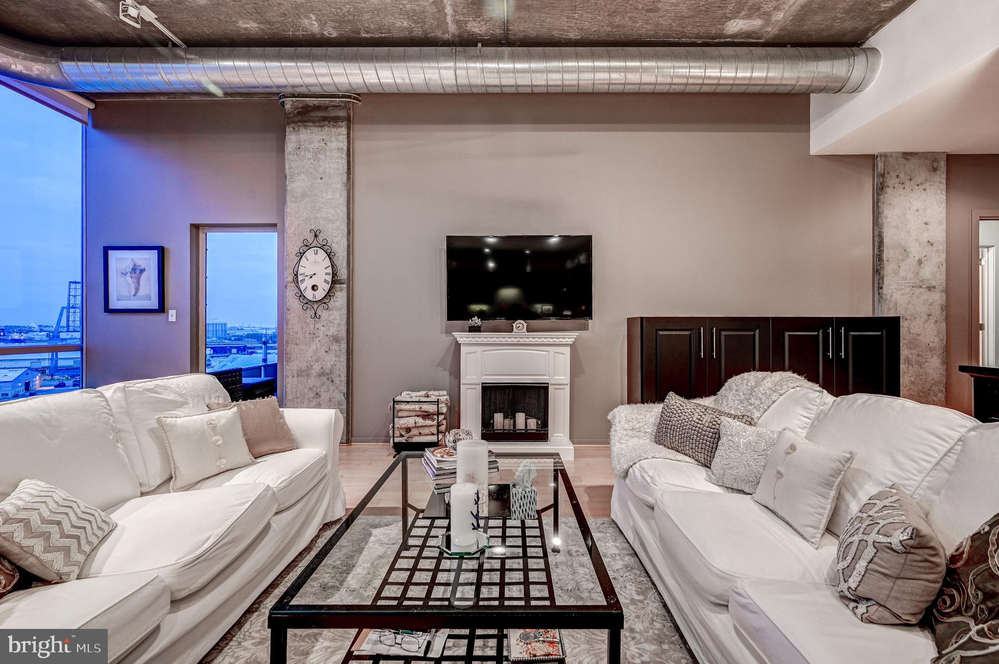 1200 Steuart Street, Unit 1015 Baltimore, MD 21230 - Photo 10 of 40 Living Room