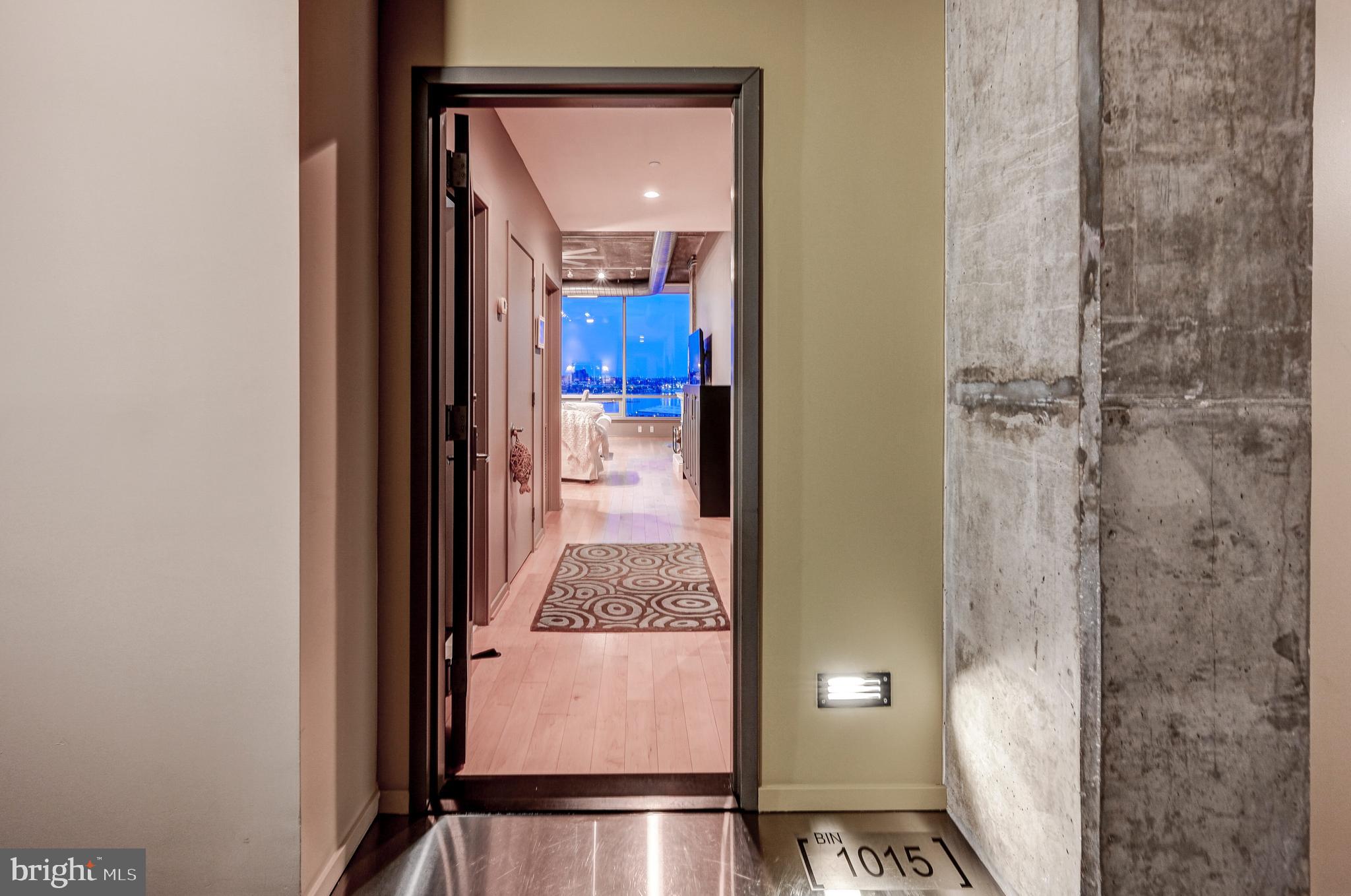 1200 Steuart Street, Unit 1015 Baltimore, MD 21230 - Photo 2 of 40 Top floor of this Stack