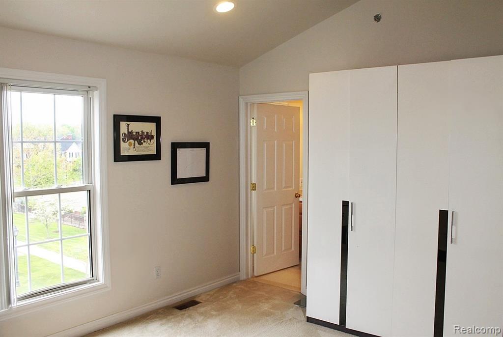 45411 North Stonewood Road Canton, MI 48187 - Photo 23 of 44
