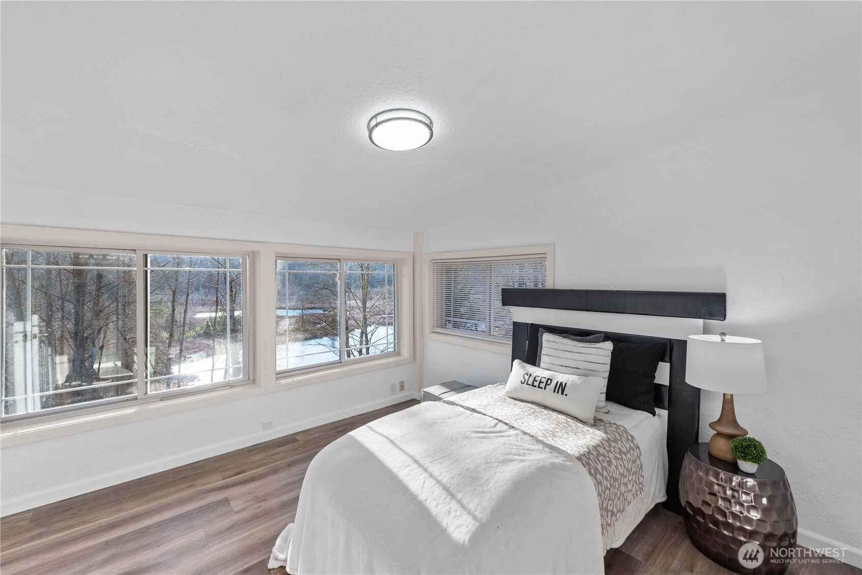 23737 Redmond-Fall City Road Northeast Redmond, WA 98053 - Photo 11 of 37 Gallery Image 11