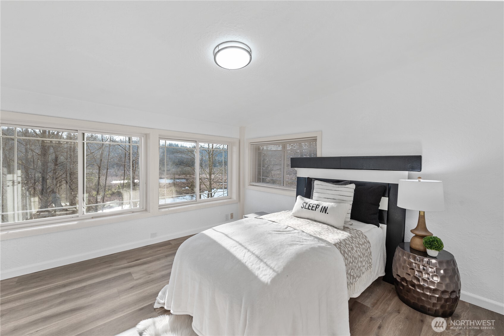 23737 Redmond-Fall City Road Northeast Redmond, WA 98053 - Photo 12 of 37 Gallery Image 12