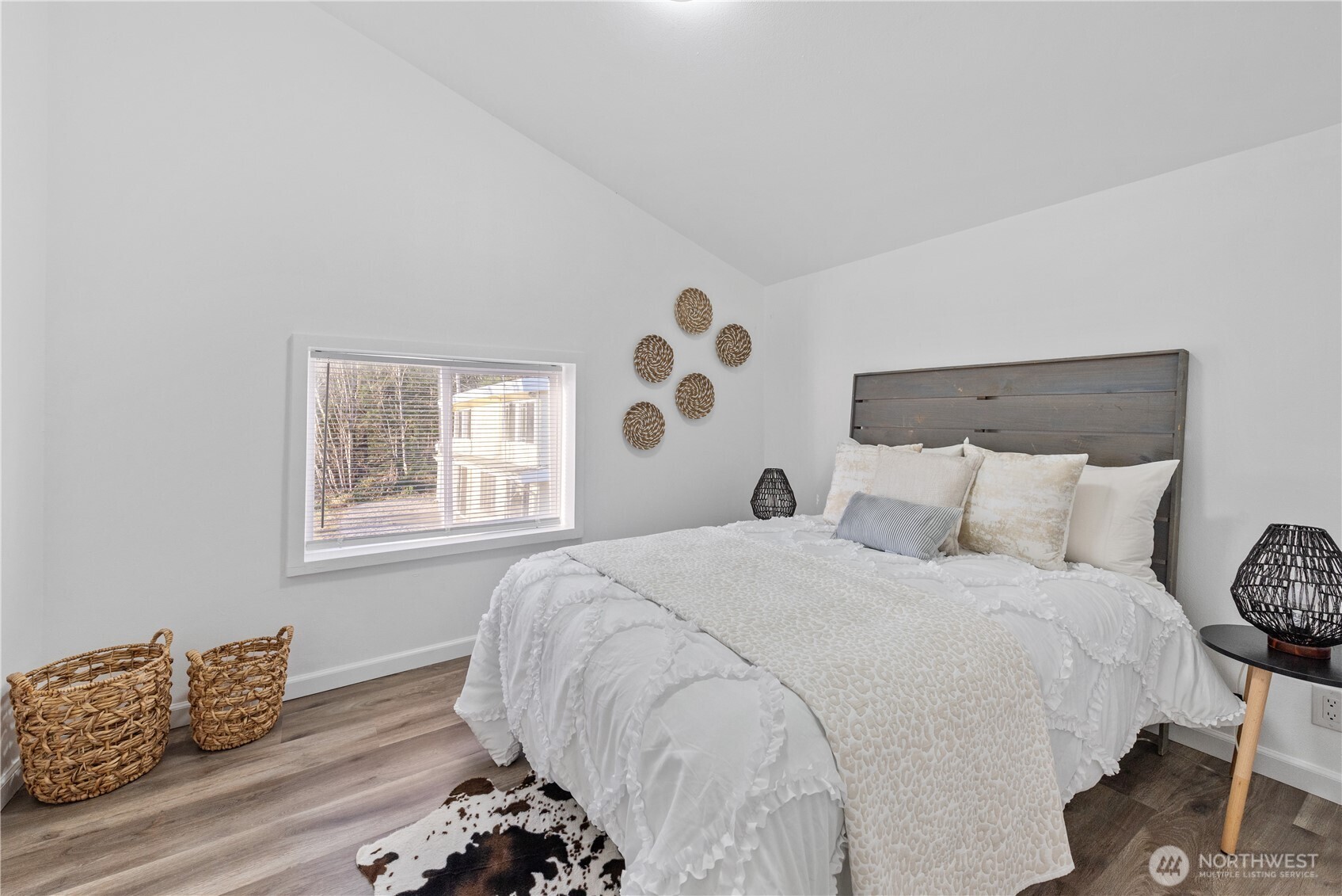 23737 Redmond-Fall City Road Northeast Redmond, WA 98053 - Photo 26 of 37 Gallery Image 26