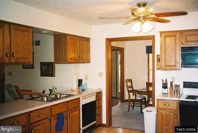705 Woodside Road, Unit 203 York, PA 17406 - Photo 4 of 9 Gallery Image 4