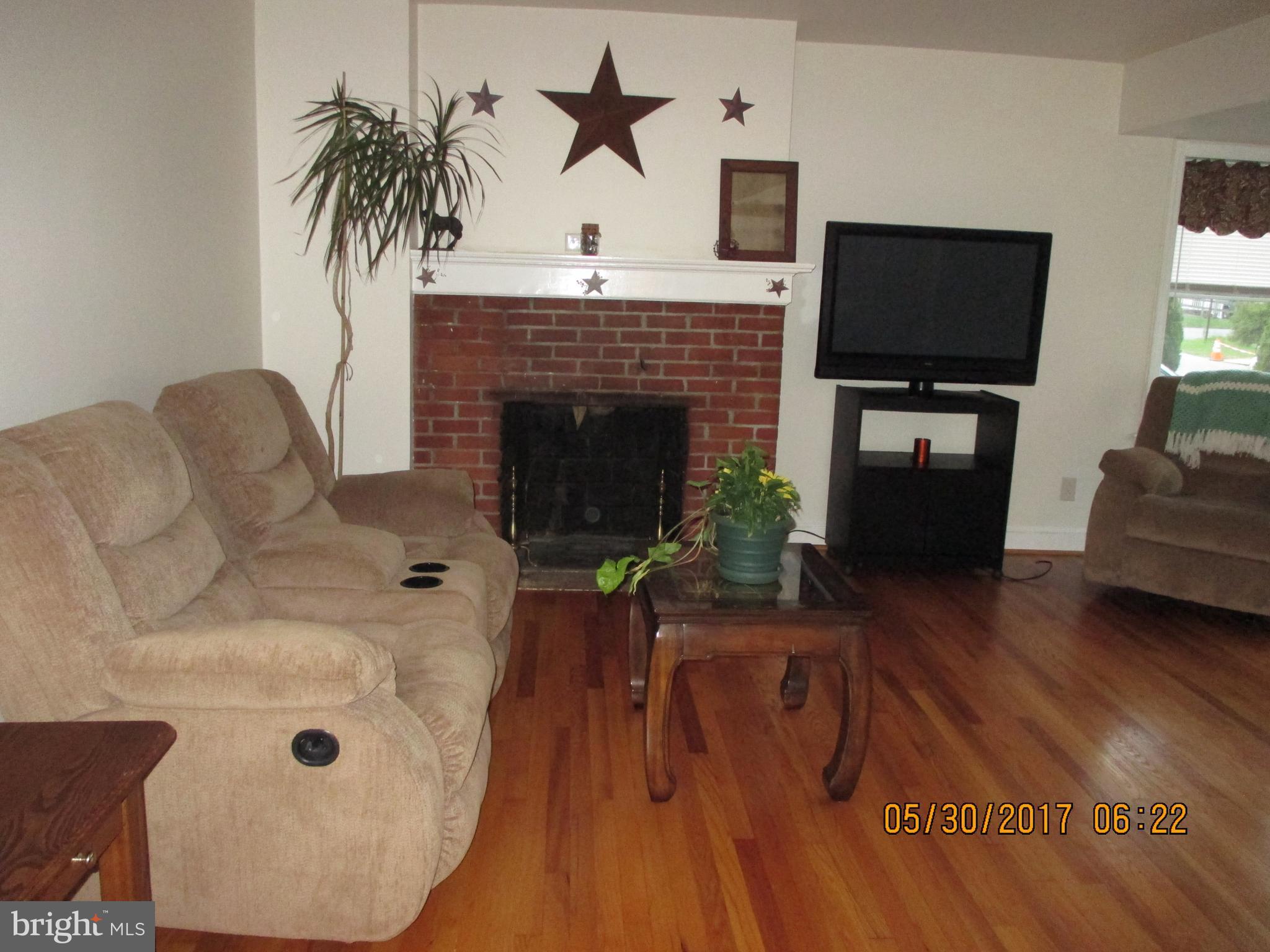 11232 Hollywood Road Hagerstown, MD 21740 - Photo 2 of 26 WOOD BURNING FIREPLACE WITH STAINLESS STEEL LINER