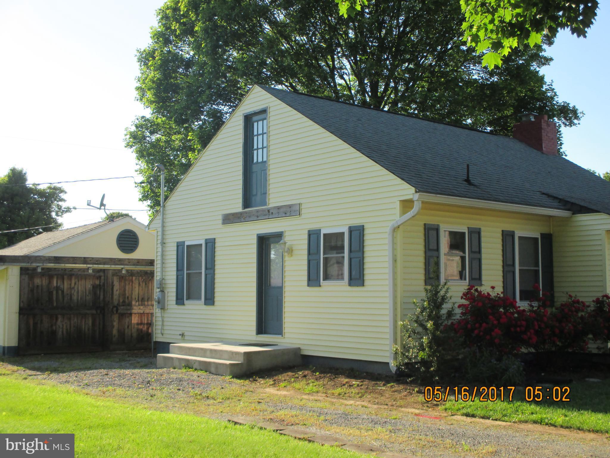 11232 Hollywood Road Hagerstown, MD 21740 - Photo 20 of 26 garage & side entrance