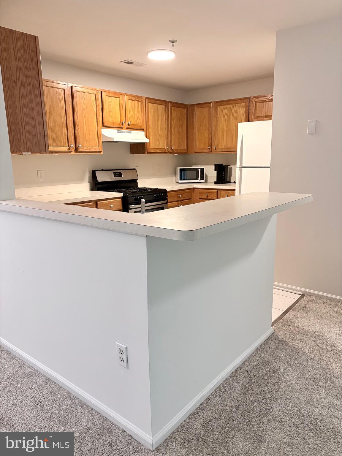 135 Natalie Road Delran, NJ 08075 - Photo 4 of 24 Counter Seating overlooks Kitchen