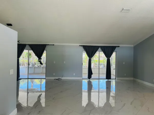 a view of entryway with a rug