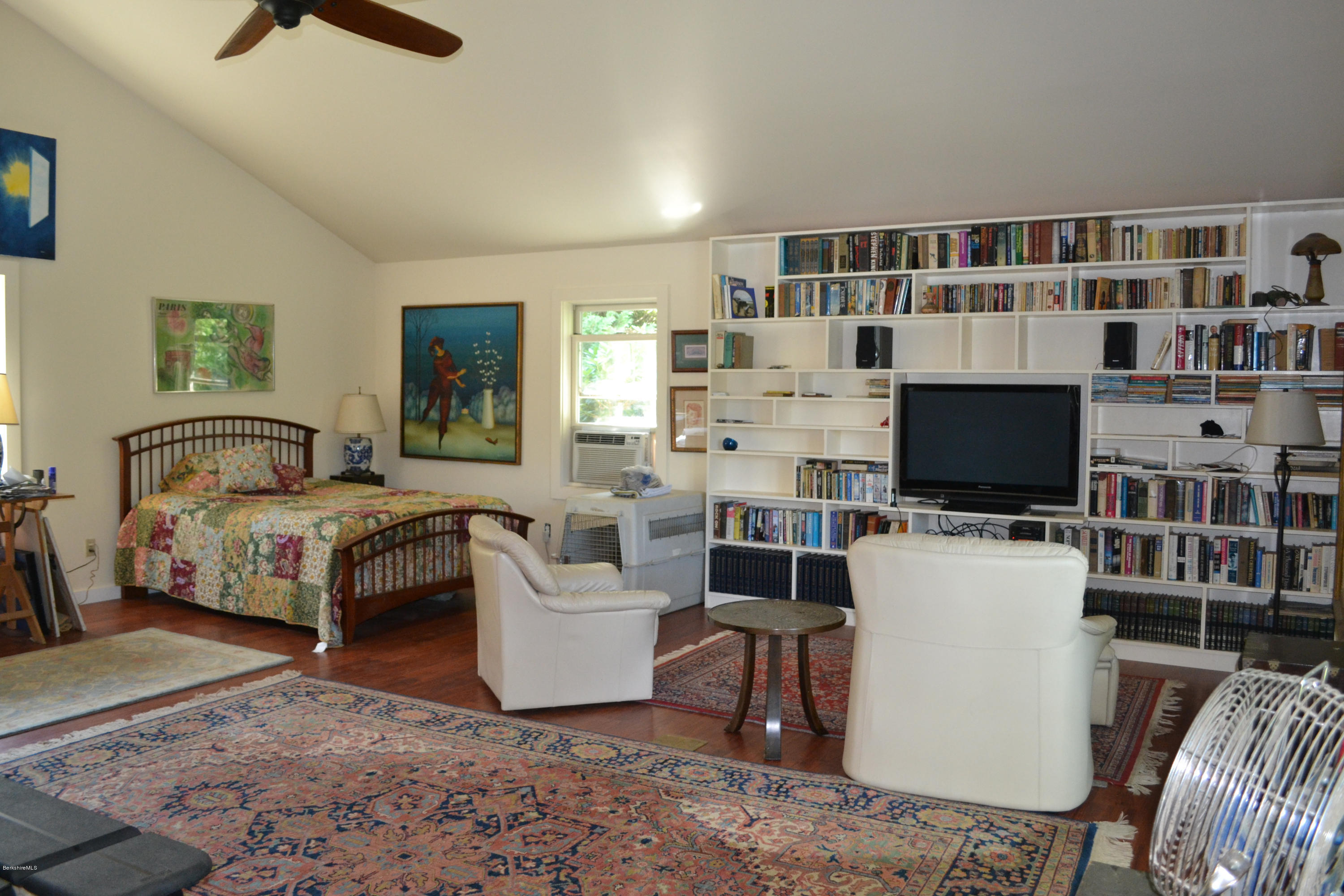 414 Bow Wow Road Sheffield, MA 01257 - Photo 14 of 28 Guest Suite