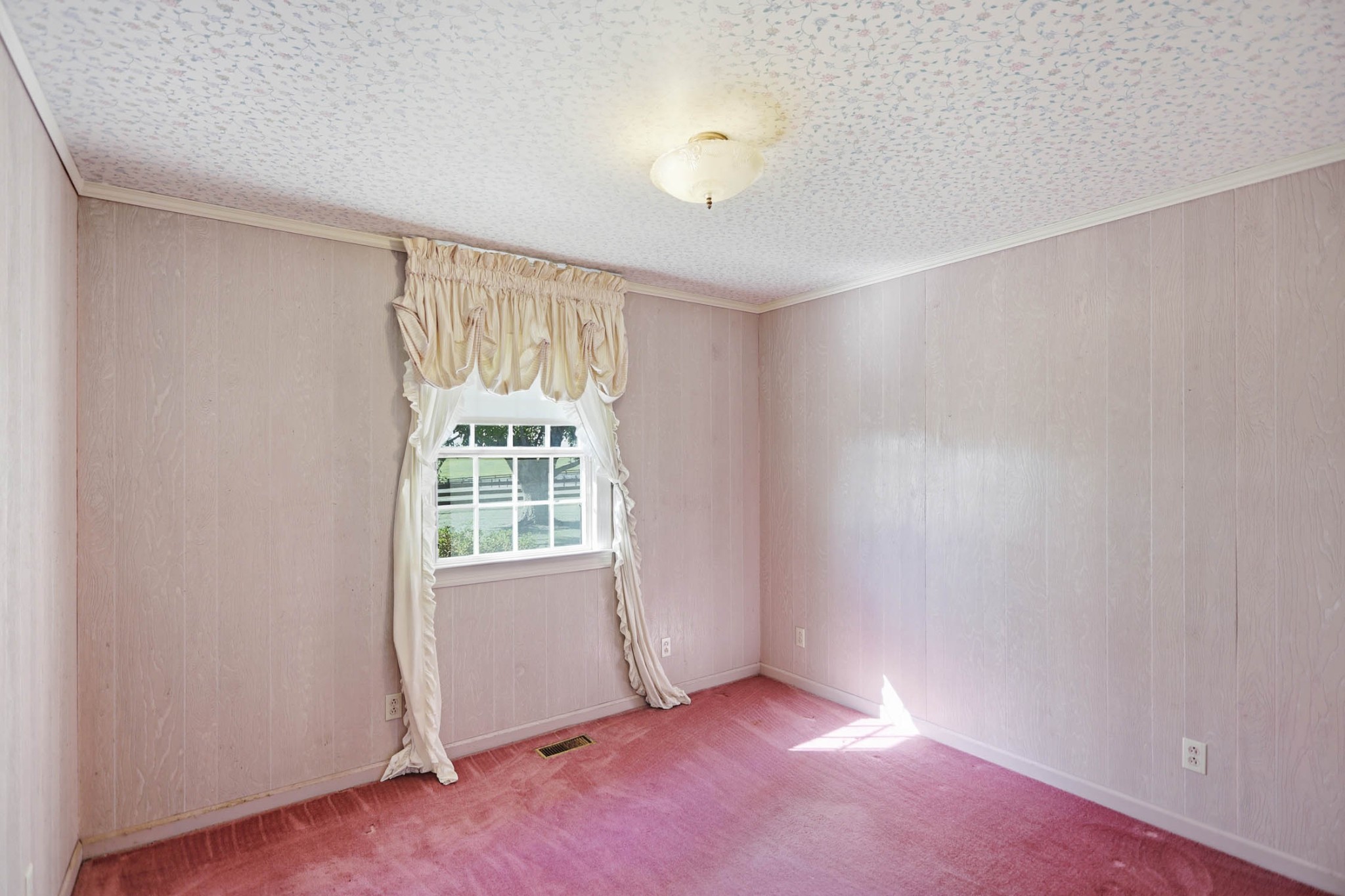 4231 Airport Road Springfield, TN 37172 - Photo 15 of 39 an empty room with windows