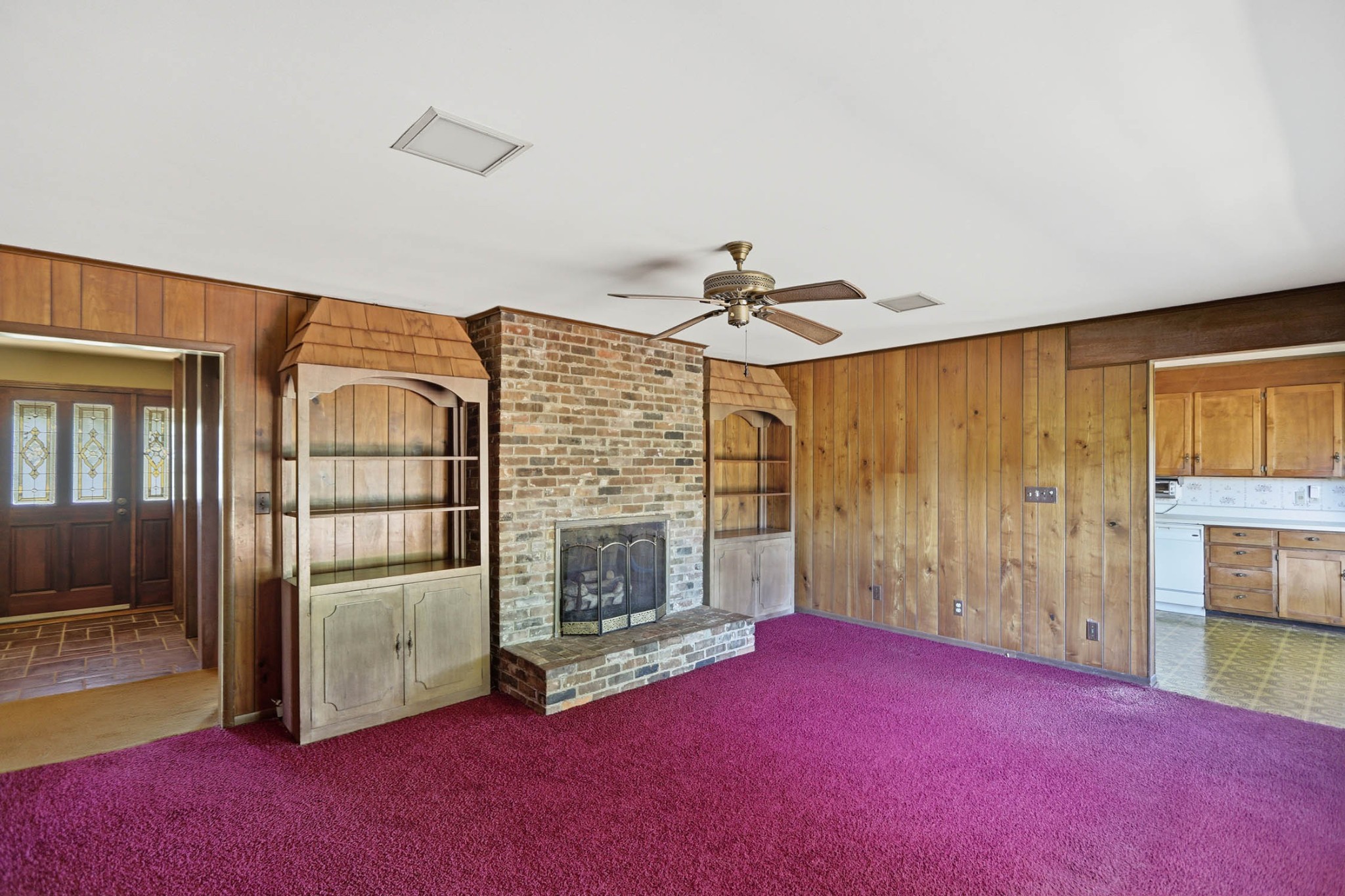 4231 Airport Road Springfield, TN 37172 - Photo 4 of 39 a livingroom with fireplace and a ceiling fan