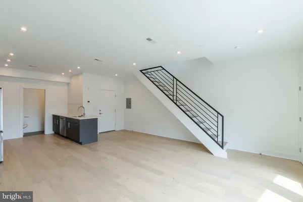 $2,795 | 125 South Street, Unit 201, Philadelphia, PA 19147