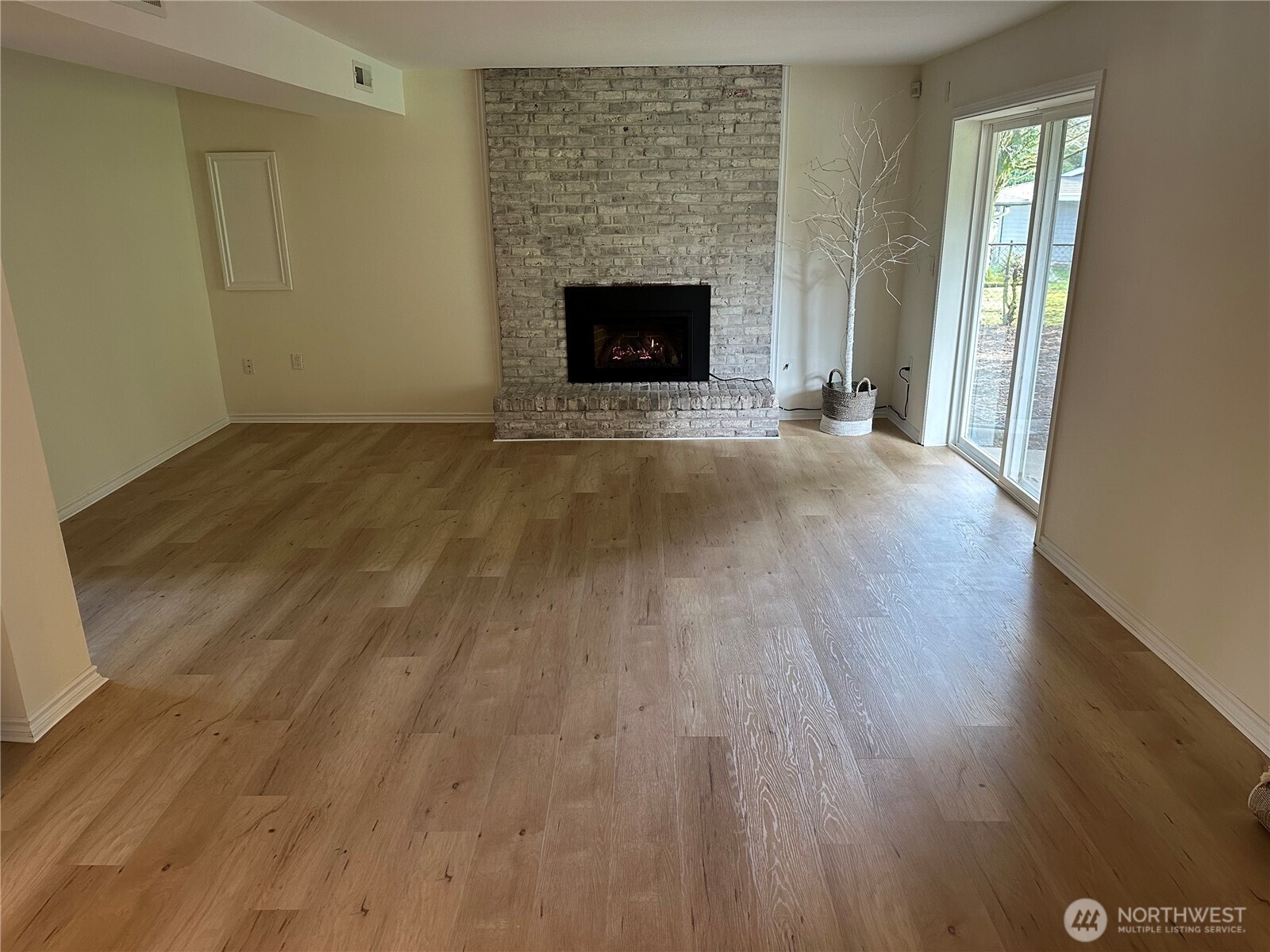 21923 3rd Place West Bothell, WA 98021 - Photo 17 of 19 an empty room with wooden floor and fireplace