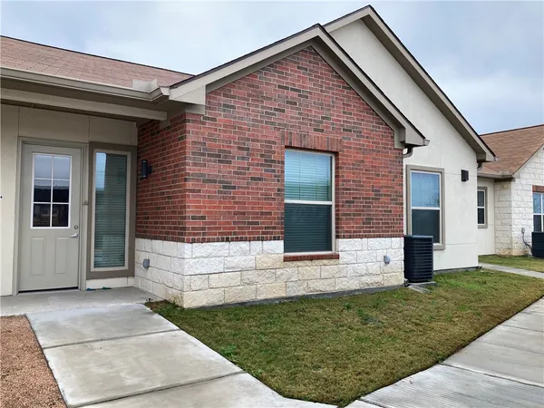 $1,590 | 2400 Louis Henna Boulevard, Unit 304, Round Rock, TX 78664