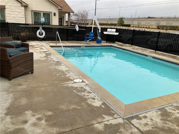 $1,590 | 2400 Louis Henna Boulevard, Unit 304, Round Rock, TX 78664