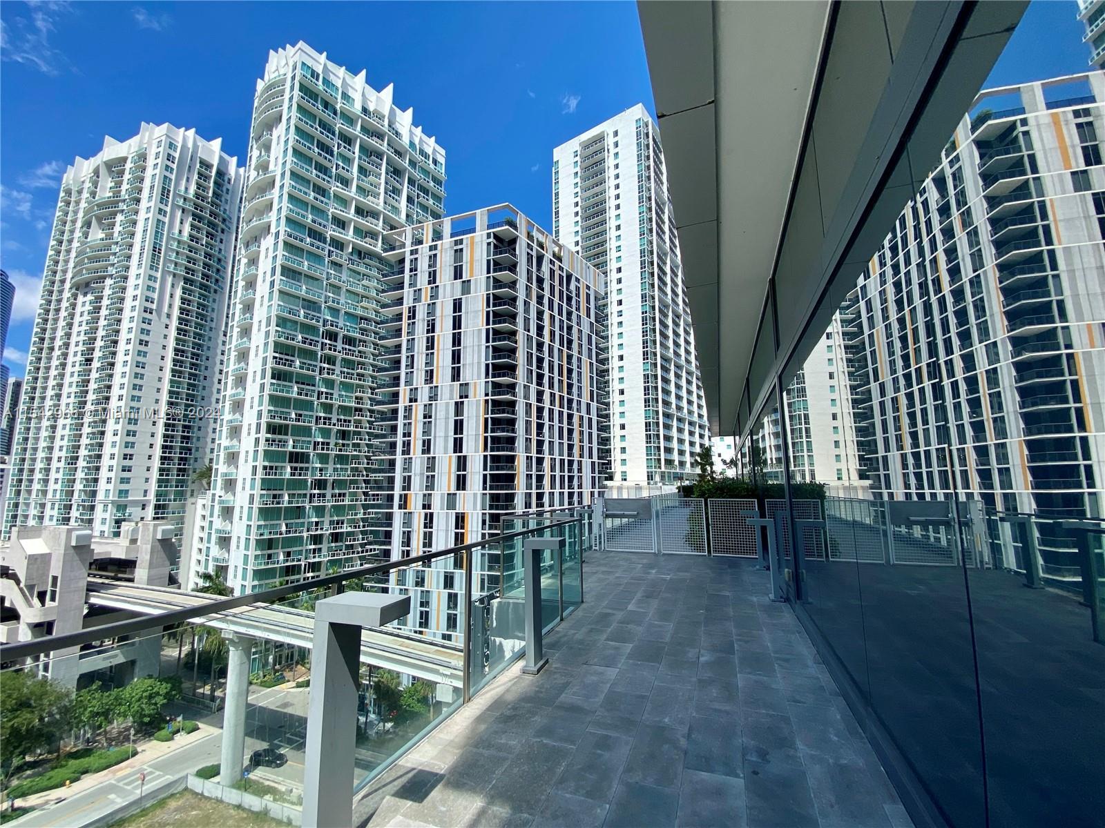 68 Southeast 6th Street, Unit 2707 Miami, FL 33131 - Photo 47 of 53 a view of buildings from balcony