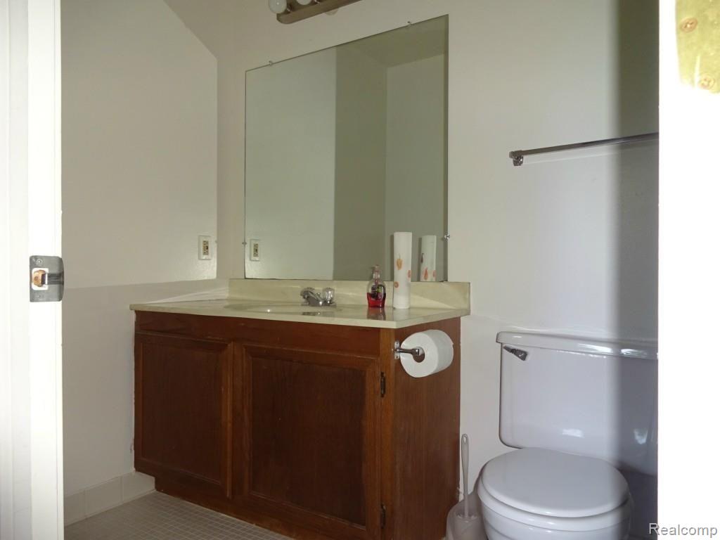 1631 Ridgecrest Rochester, MI 48306 - Photo 24 of 42 DSC00762.jpg