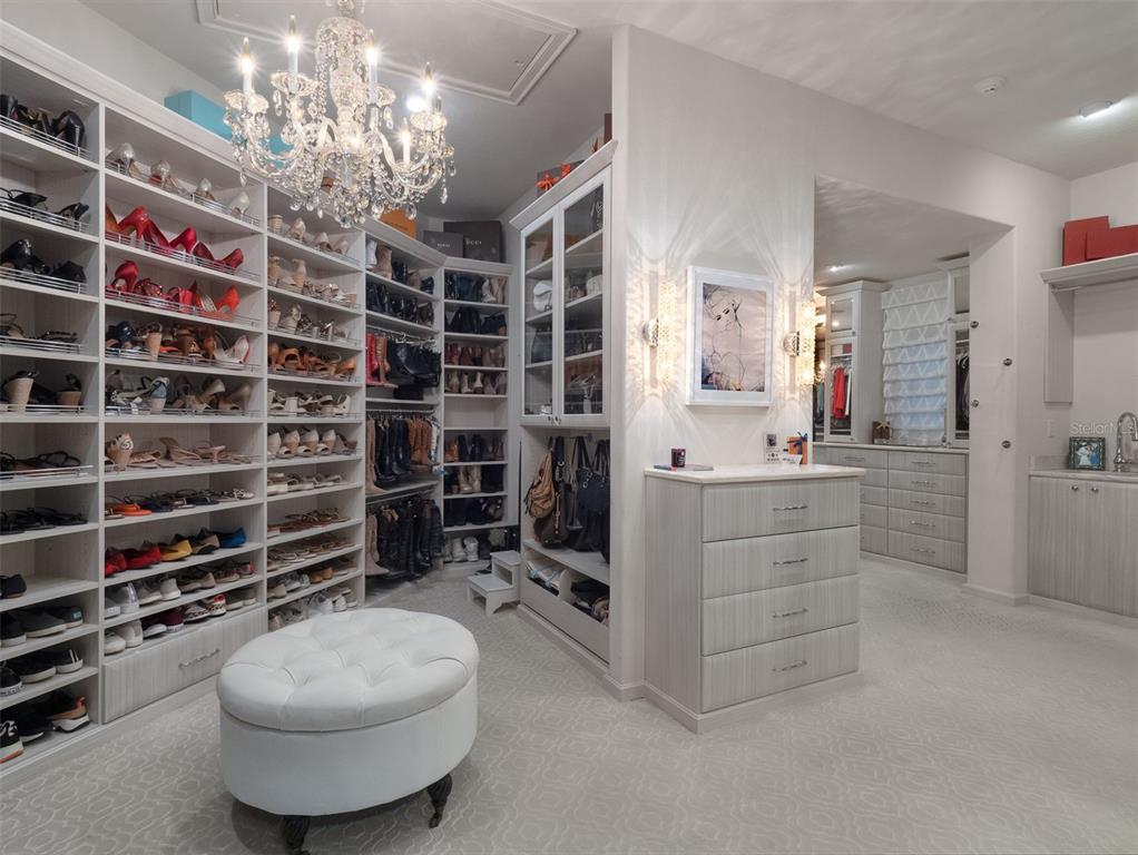 10803 Southwest 27 Avenue Gainesville, FL 32608 - Photo 56 of 78 a room with furniture and gym equipment