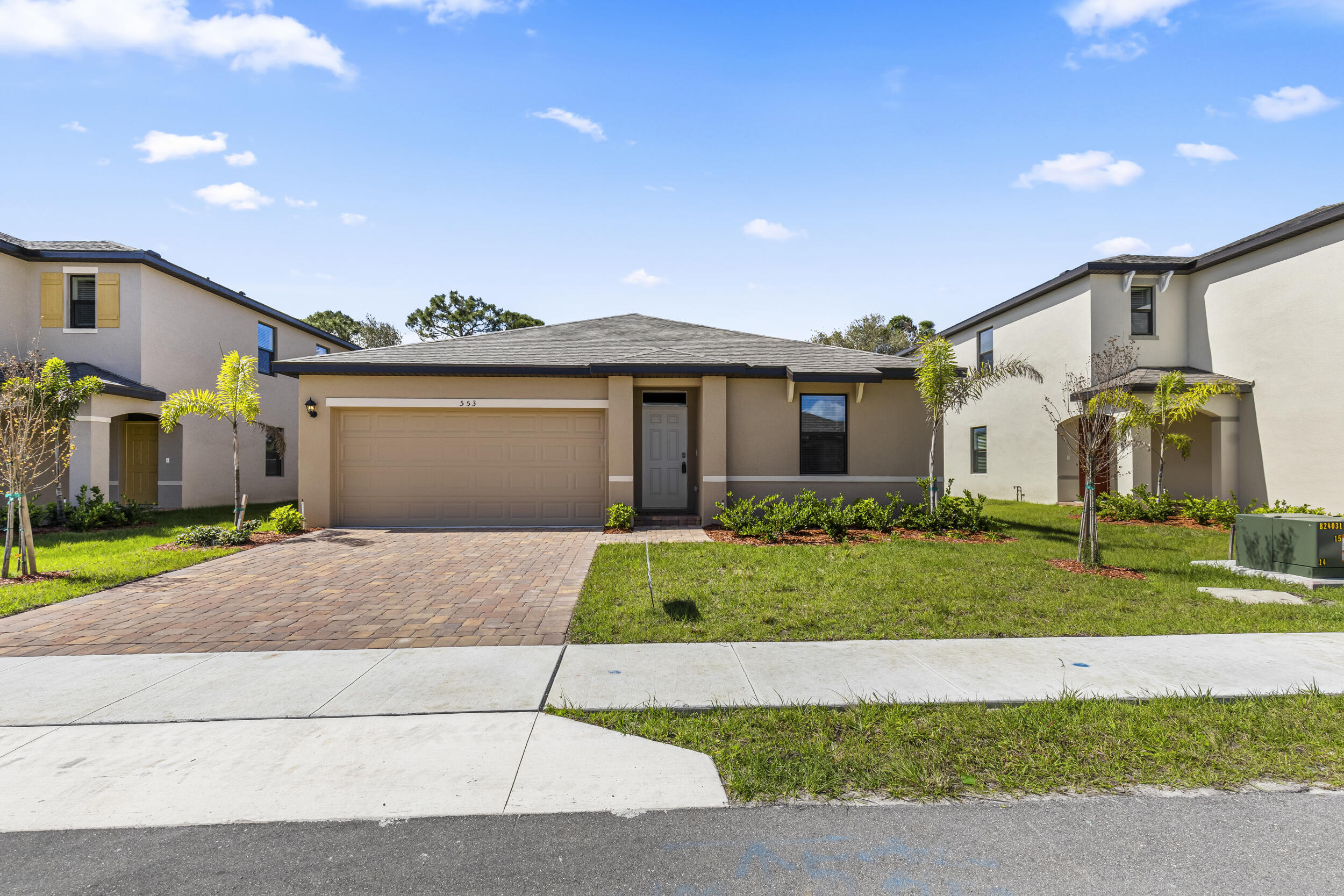 553 Seaspray Drive Fort Pierce, FL 34945 - Photo 2 of 73 2_1z3a4637