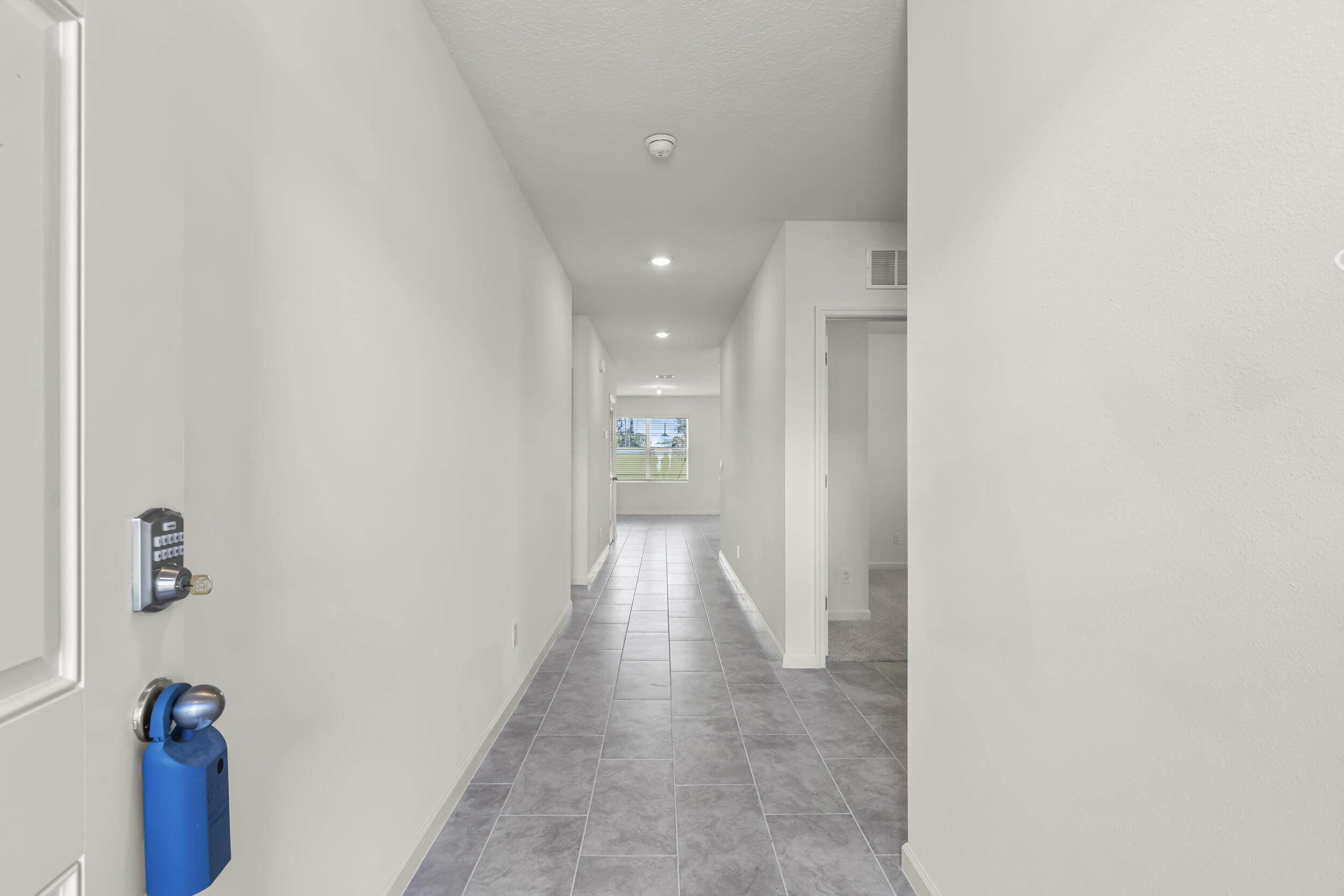 553 Seaspray Drive Fort Pierce, FL 34945 - Photo 8 of 73 8_1z3a4670