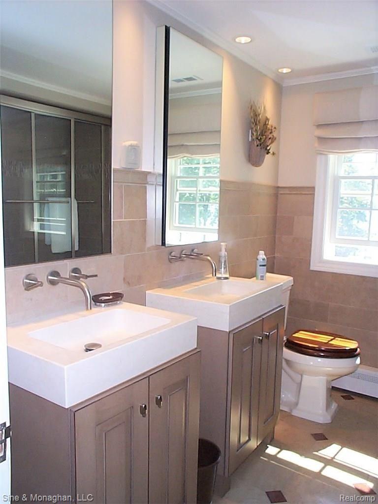 962 North Riverside Avenue St. Clair, MI 48079 - Photo 78 of 99 78 FULL BATH UP 962 N RIVERSIDE.JPG