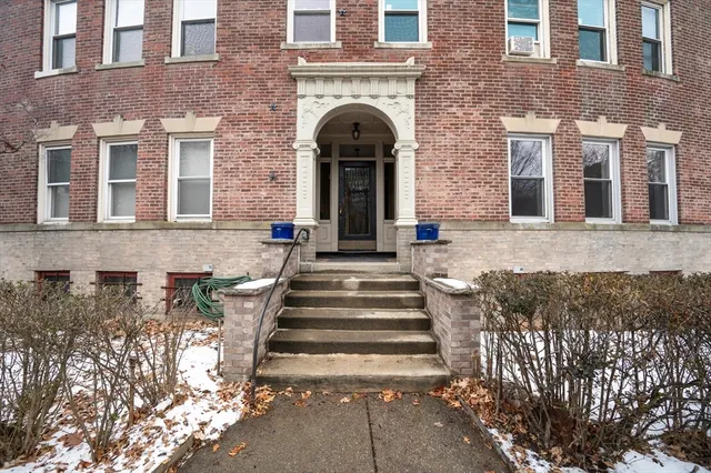 $695,000 | 6 Parkway Road, Unit 6, Brookline, MA 02445