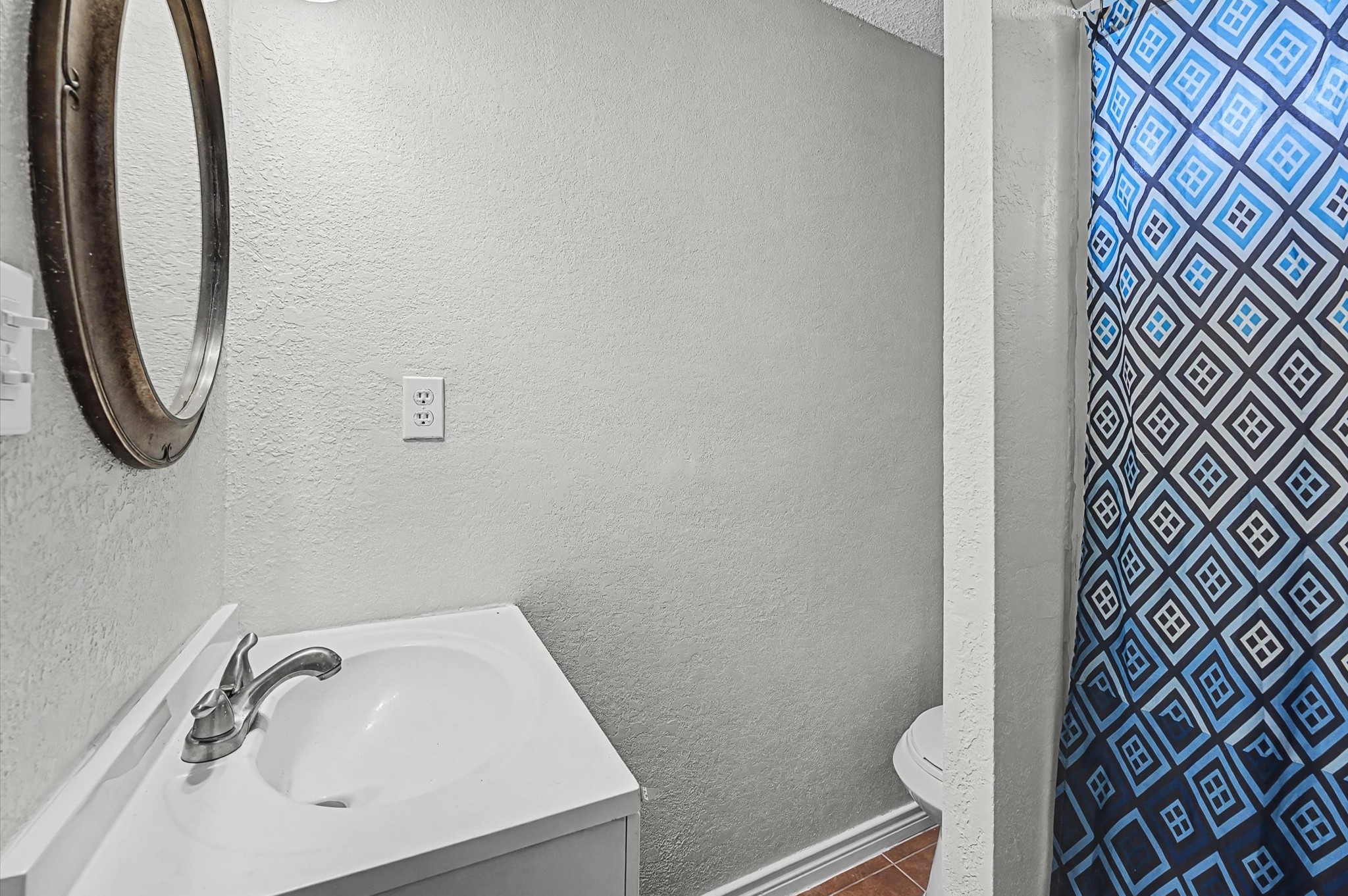 1108 Georgina Street Rosenberg, TX 77471 - Photo 8 of 15 a bathroom with a sink and a mirror