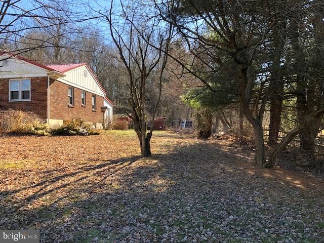480 North Ridge Road Reinholds, PA 17569 - Photo 3 of 8 Side yard