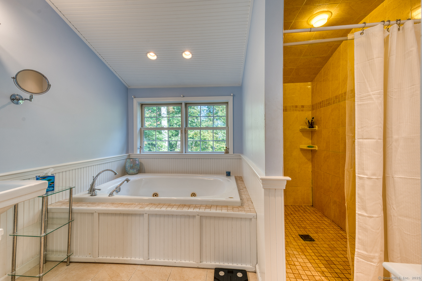 34 Hanover Farms Road Bolton, CT 06043 - Photo 21 of 39 Complete with a large jet tub and fully tiled shower!