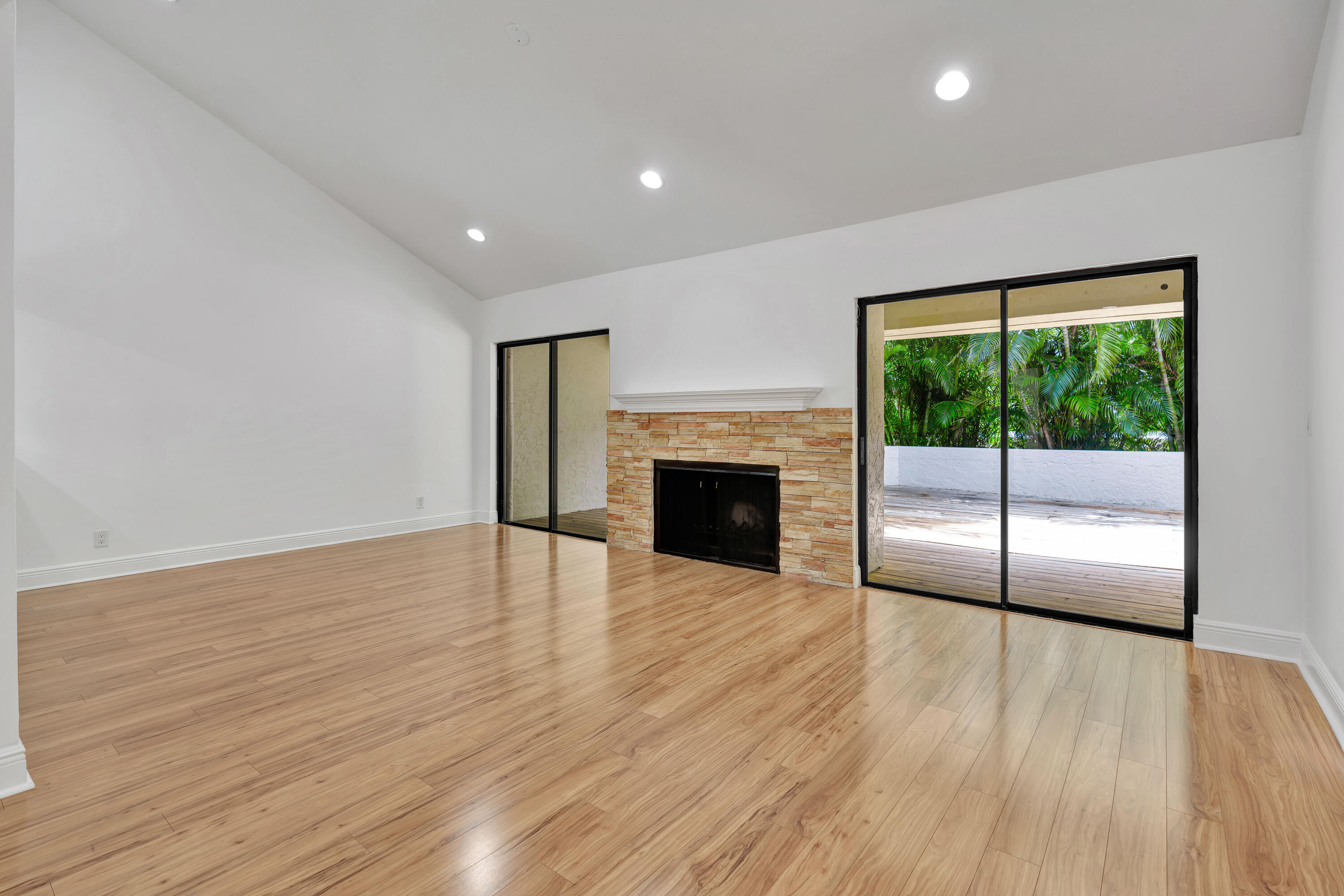 64 Balfour Road East Palm Beach Gardens, FL 33418 - Photo 14 of 31 Vaulted Ceilings