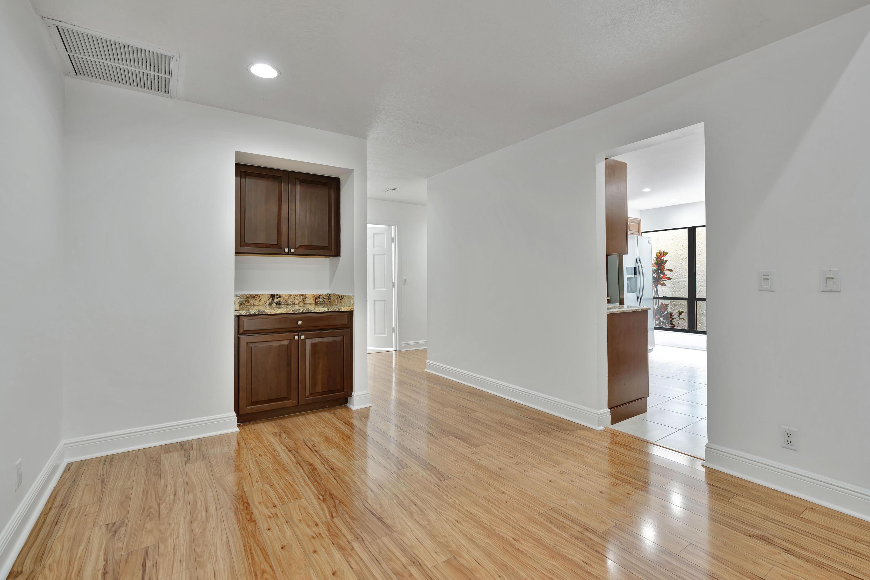 64 Balfour Road East Palm Beach Gardens, FL 33418 - Photo 15 of 31 Built-In Bar