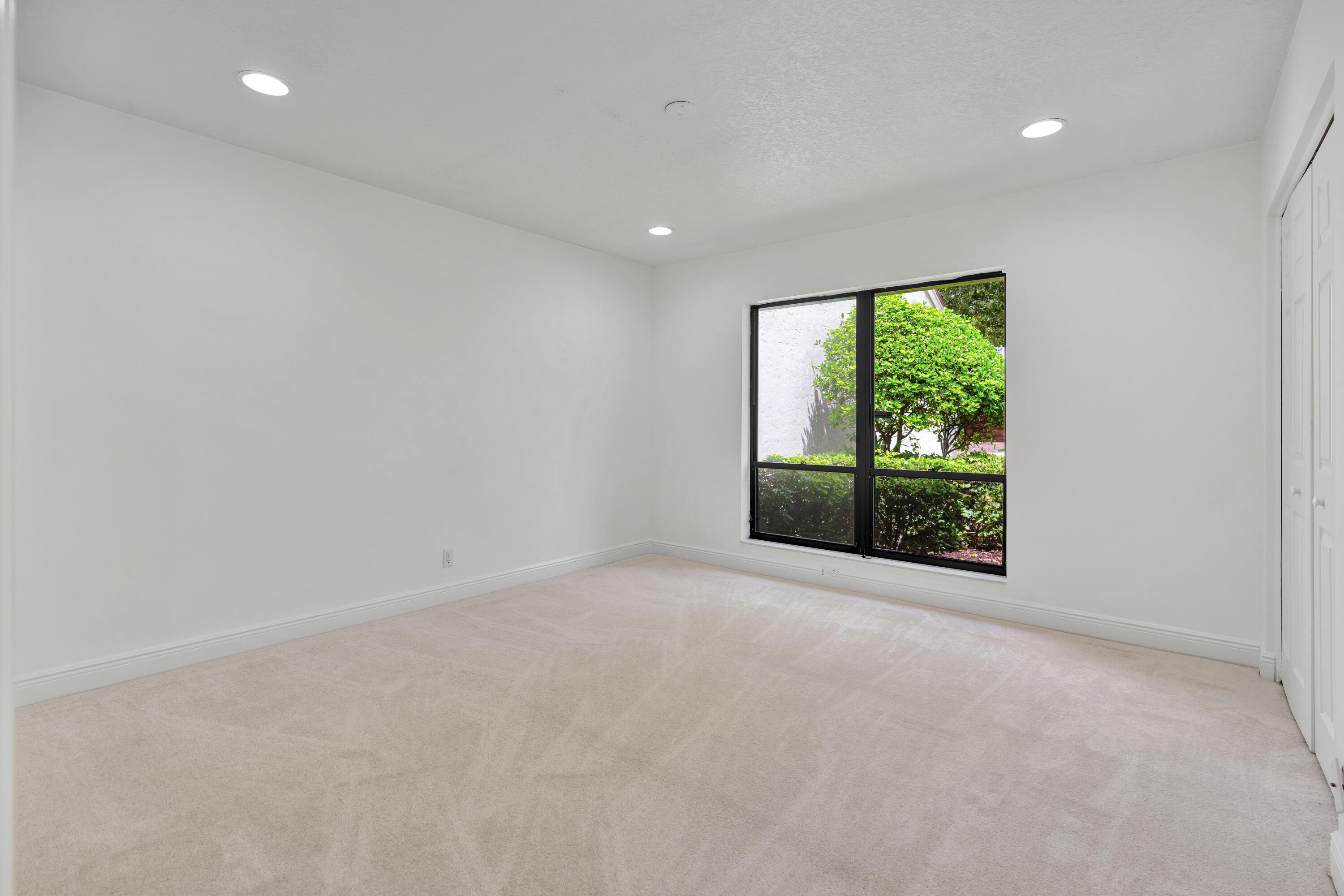64 Balfour Road East Palm Beach Gardens, FL 33418 - Photo 24 of 31 Guest Suite 1 - New Carpet