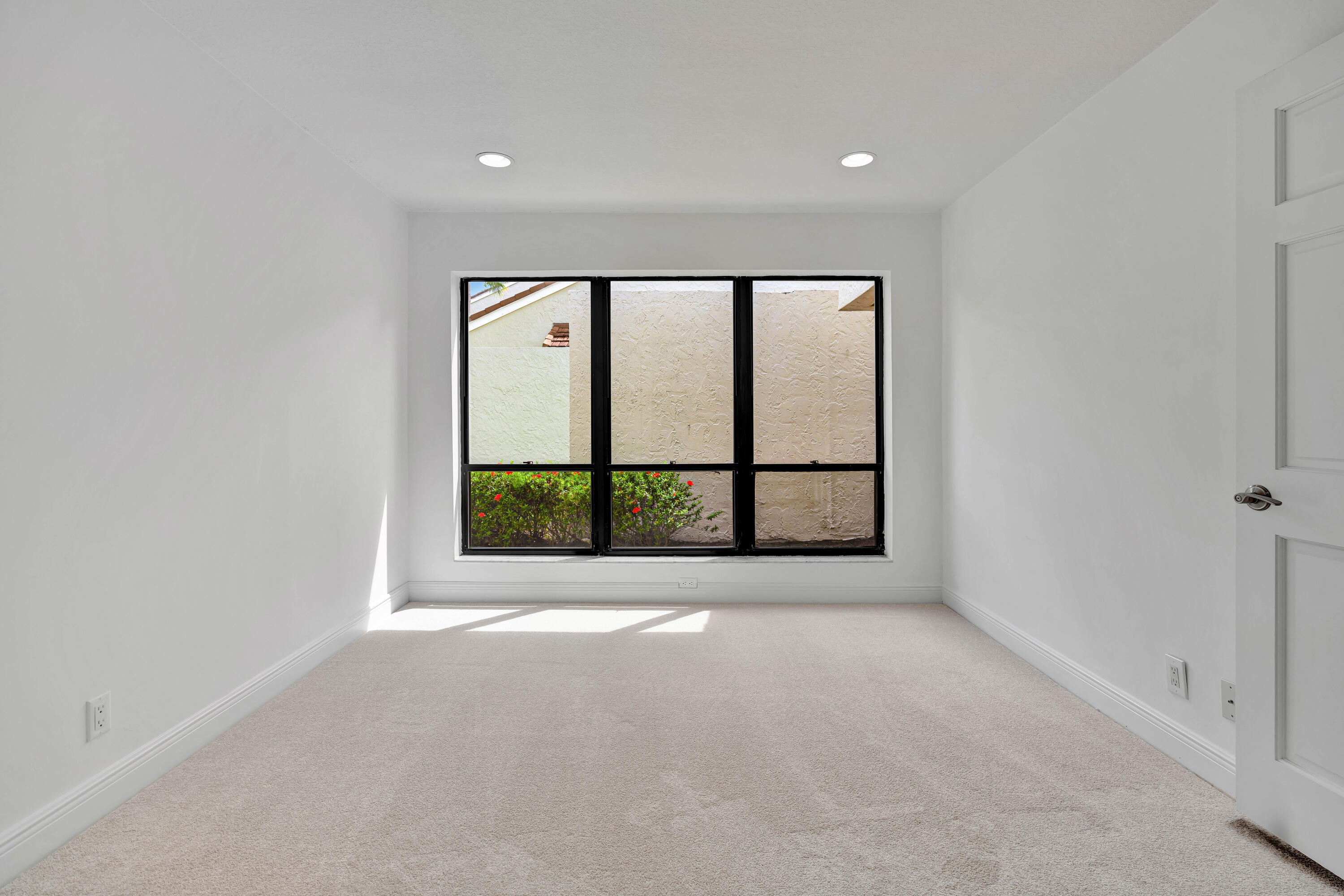 64 Balfour Road East Palm Beach Gardens, FL 33418 - Photo 26 of 31 Guest Suite 2 - New Carpet
