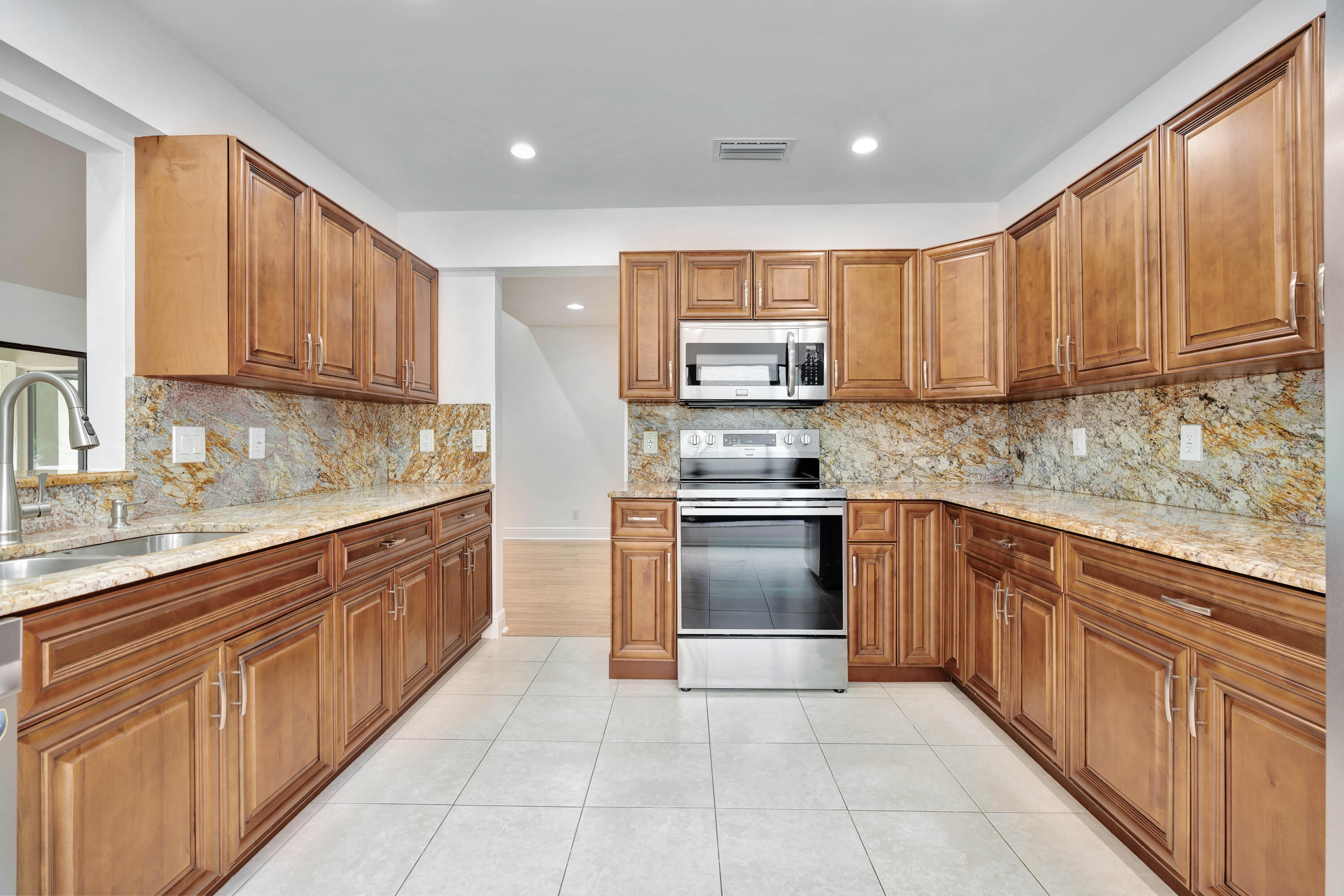 64 Balfour Road East Palm Beach Gardens, FL 33418 - Photo 8 of 31 Granite Counters