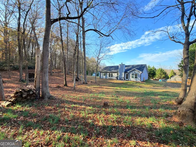 a view of a house with a yard