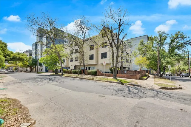 $1,895 | 2510 San Gabriel Street, Unit 203, Austin, TX 78705