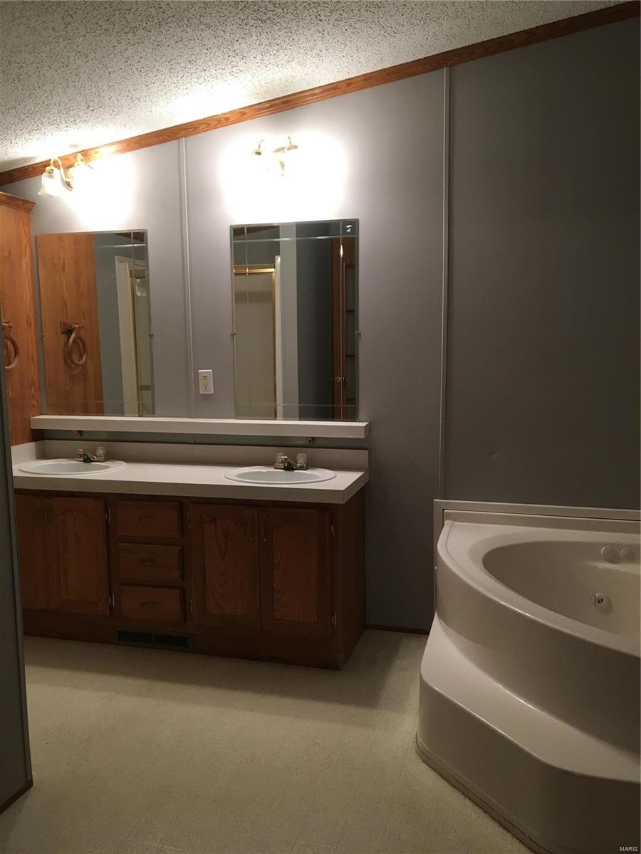 910 Main Street Keyesport, IL 62253 - Photo 9 of 12 Gallery Image 9