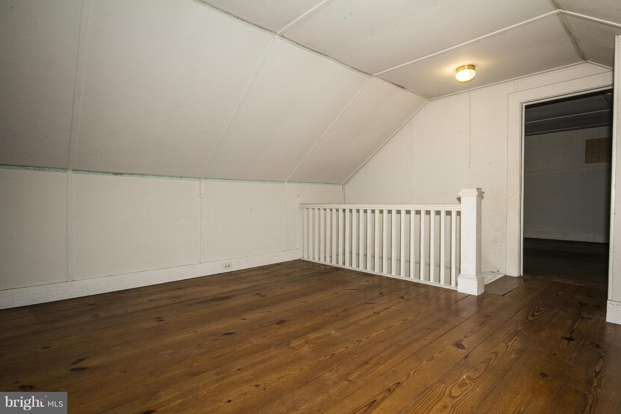 6911 Kenleigh Road Baltimore, MD 21212 - Photo 20 of 26 a view of a hallway