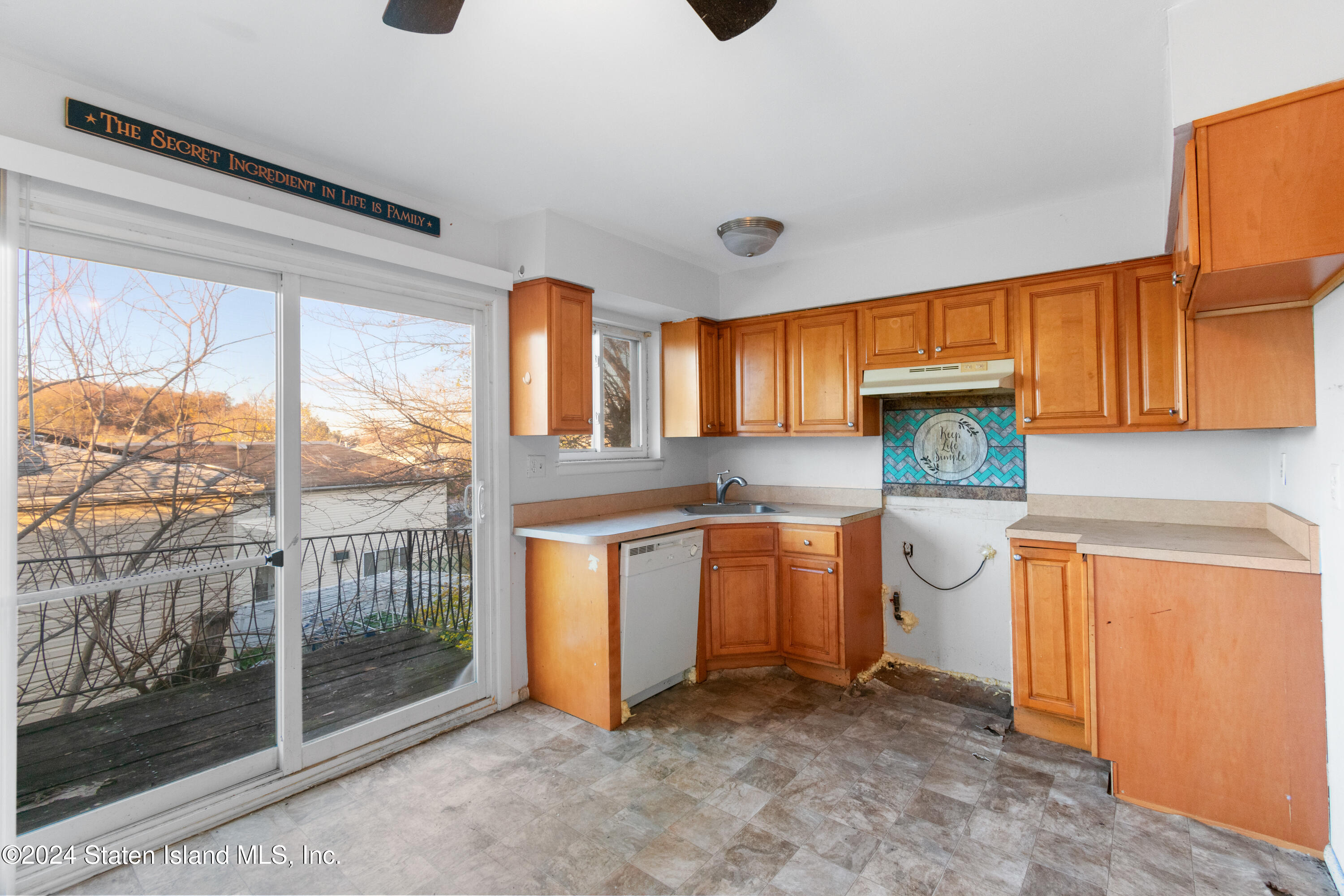 941 Willowbrook Road Staten Island, NY 10314 - Photo 11 of 16 DSC_2699