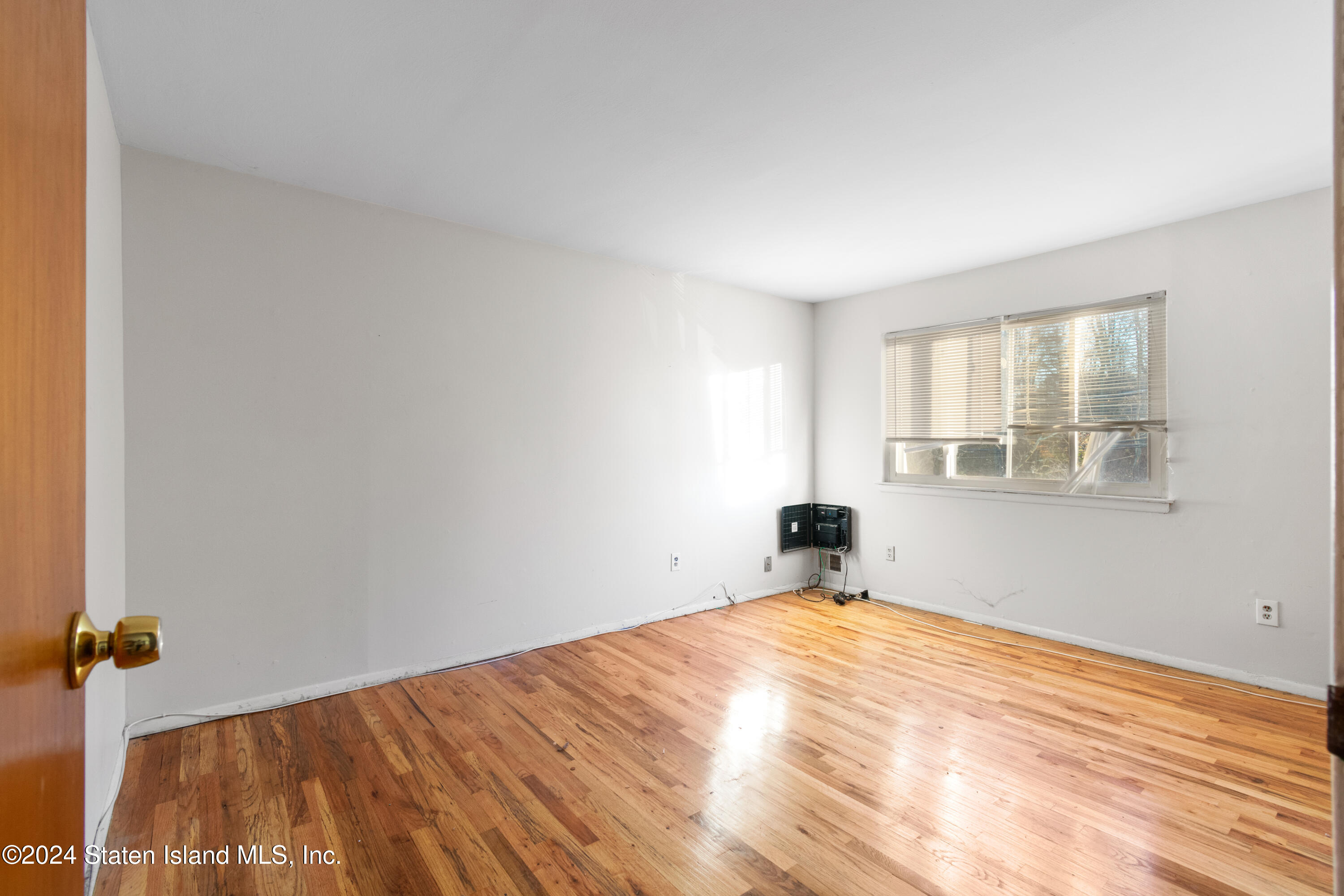 941 Willowbrook Road Staten Island, NY 10314 - Photo 12 of 16 DSC_2701