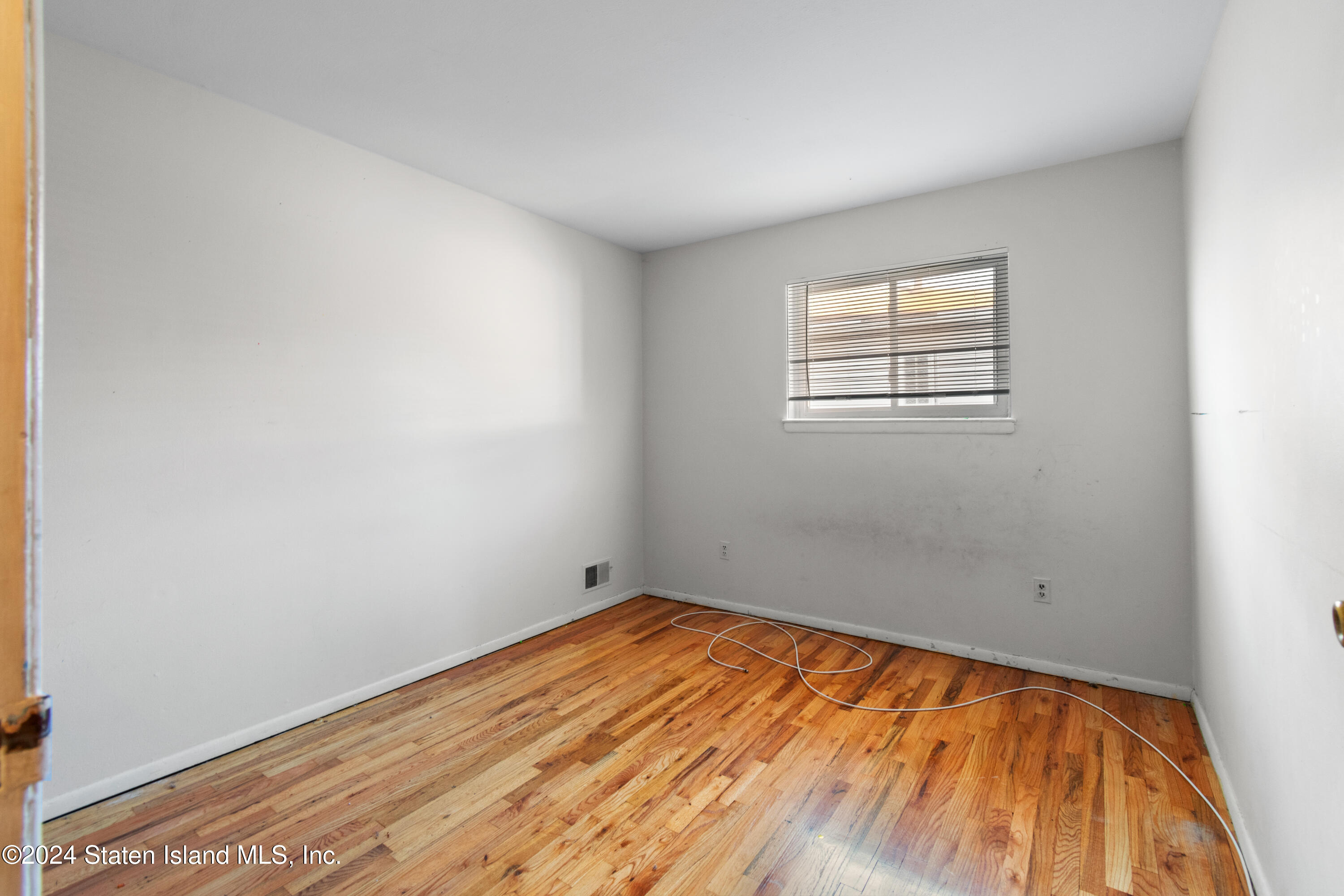 941 Willowbrook Road Staten Island, NY 10314 - Photo 13 of 16 DSC_2703