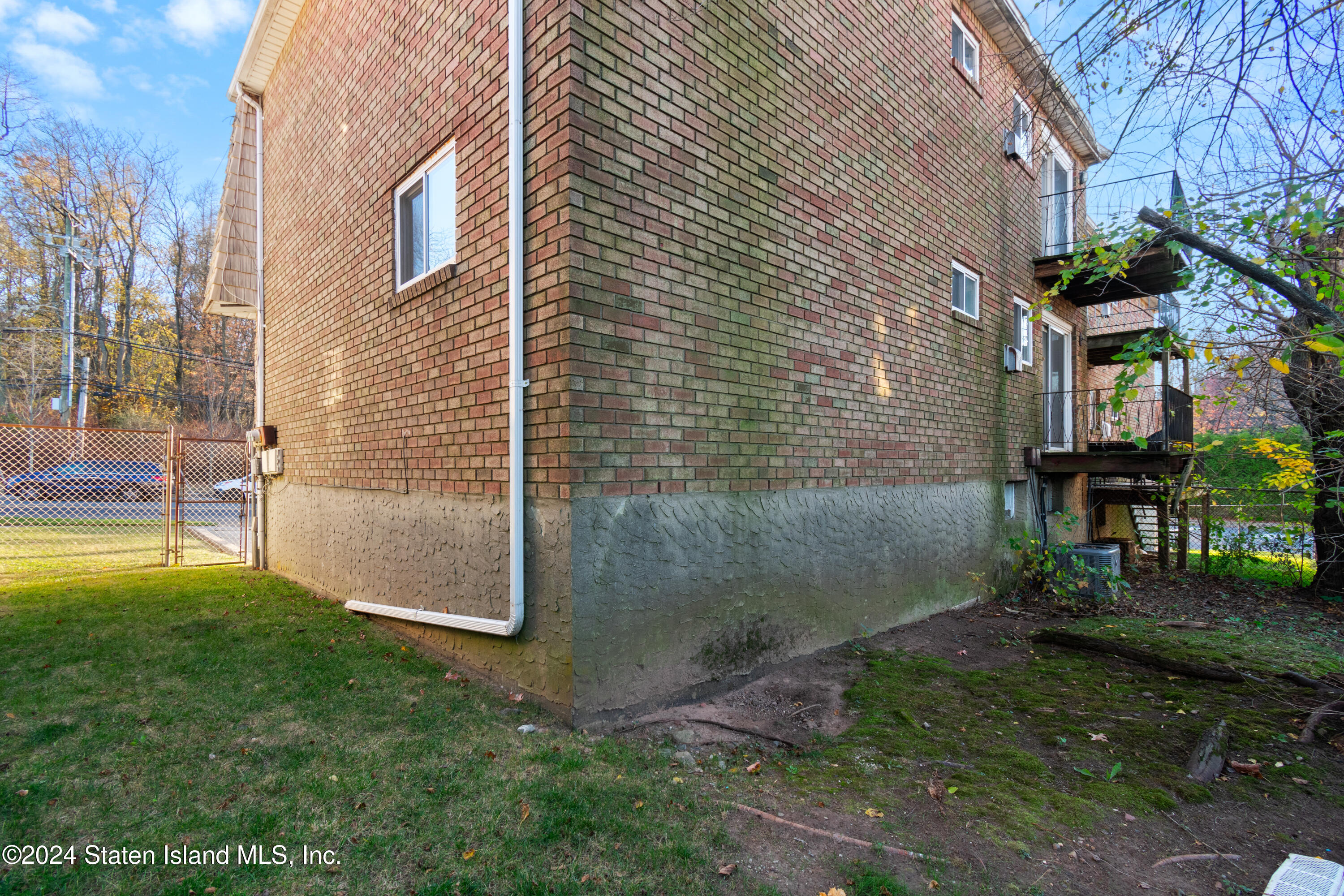 941 Willowbrook Road Staten Island, NY 10314 - Photo 3 of 16 DSC_2684