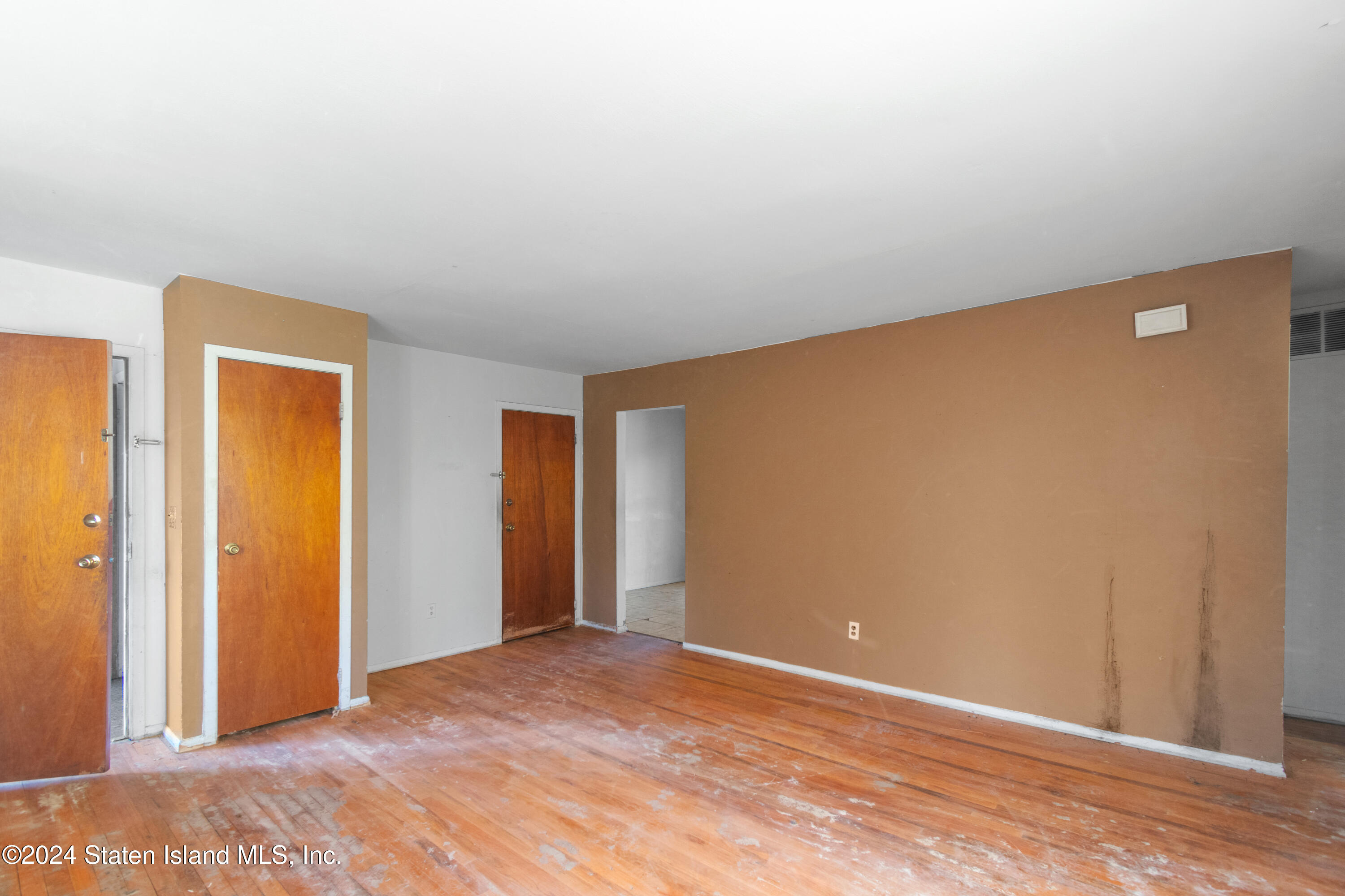 941 Willowbrook Road Staten Island, NY 10314 - Photo 5 of 16 DSC_2688