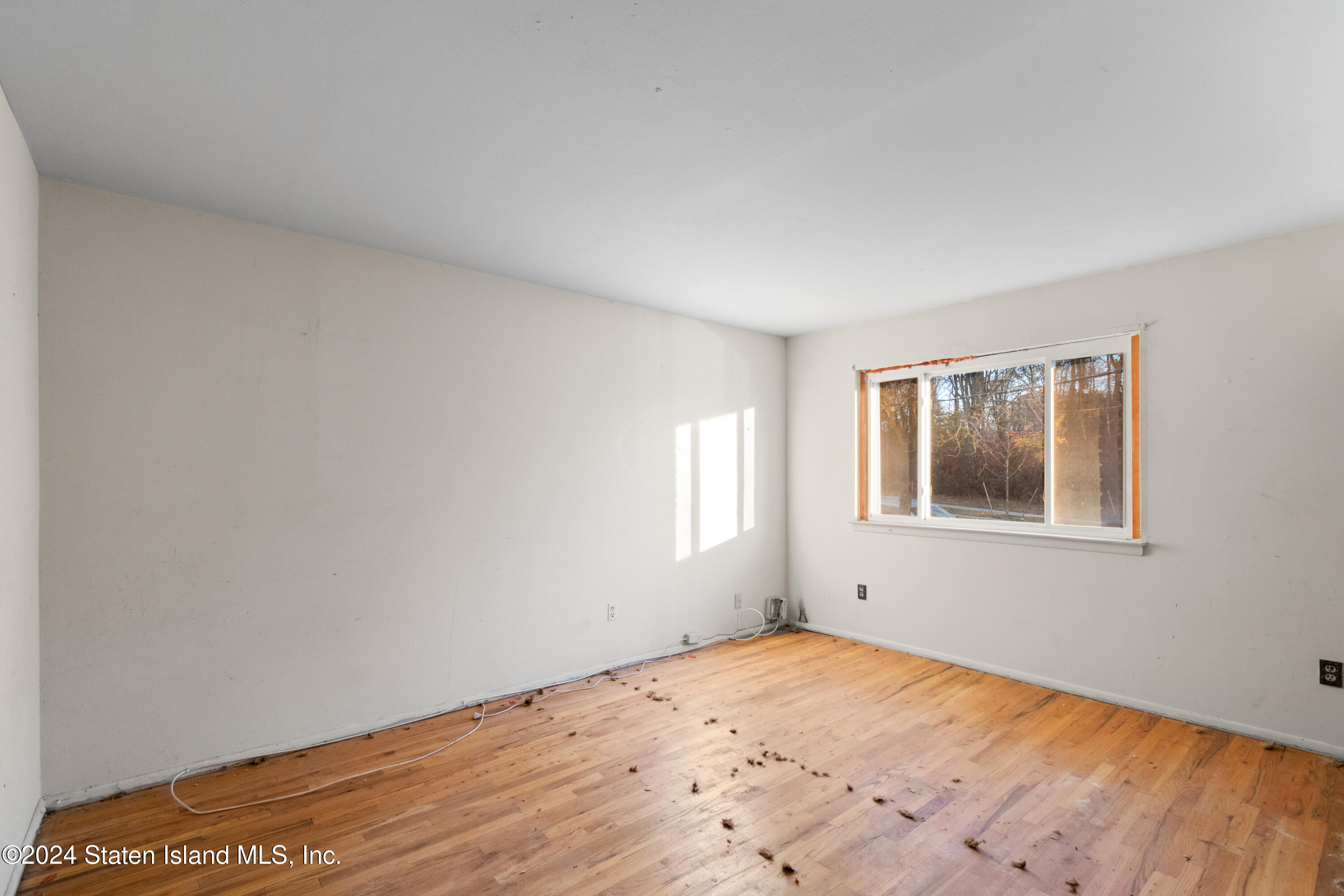 941 Willowbrook Road Staten Island, NY 10314 - Photo 6 of 16 DSC_2689